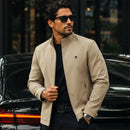 Jaqueta Masculina Soberano com Interior Forrado a Prova D’Água e Bolsos Internos +BRINDES: Relógio, Cinto e Carteira